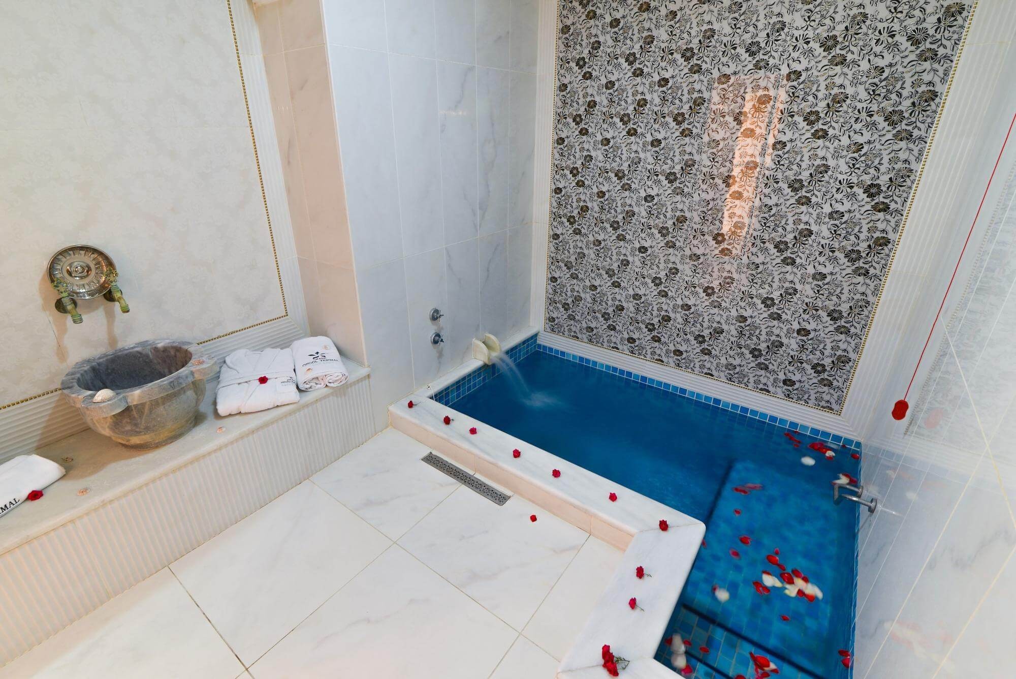 GRAND ÖZGÜL TERMAL TATİL KÖYÜ