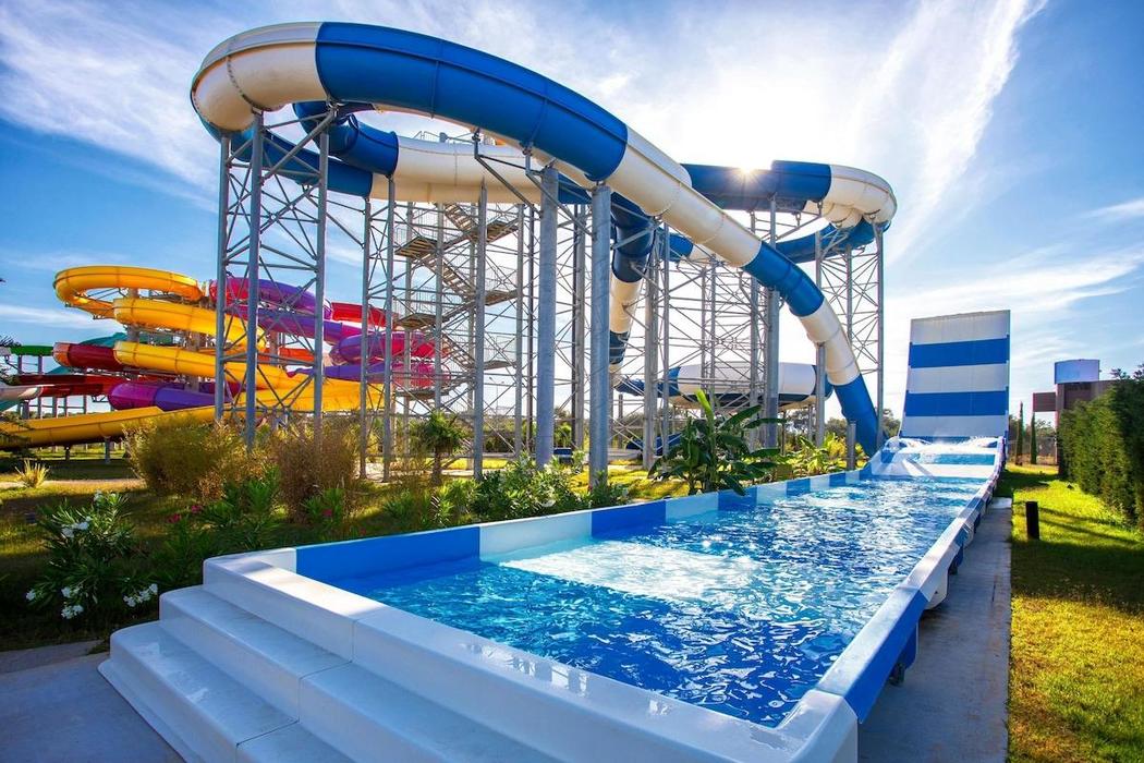 CONCORDE LUXURY HOTEL